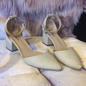 Short heels 👠